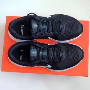 nike mens running shoes wide width